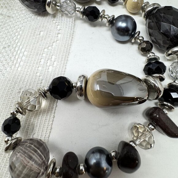 Cokie Lee Multi-Stone/ Glass Beaded Necklace With Silver Accents & Extension - Picture 6 of 10